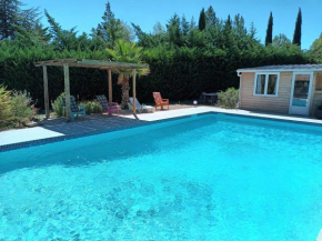 Chambre de charme avec piscine dans la campagne de Rognes